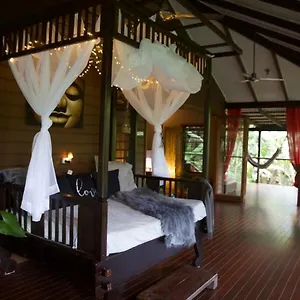 https://treetops-retreat-cairns.cairnshotels4all.com